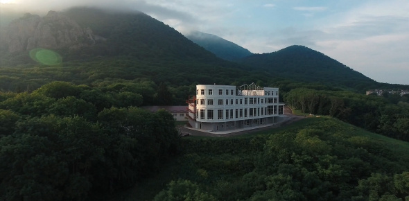 Об отеле «Орлиные скалы»